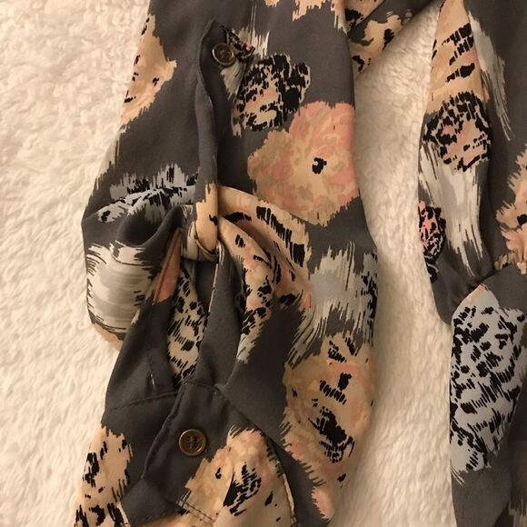 : : Xhilaration Floral Blouse : : - Picture 7 of 9